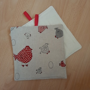 Pot holder, English designer fabric, Chicken Harriet, cooking, baking rotes Huhn o. links