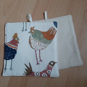 Pot holder, English designer fabric, Chicken Harriet, cooking, baking Harriet unten links