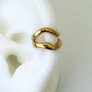 Wave Gold Ear Cuff, Stainless Steel, Non Pierced Cuff, Single Band Cuff, Cartilage Cuff, Ring C-shaped, Feminine Ear Cuff, Waterproof, Gift