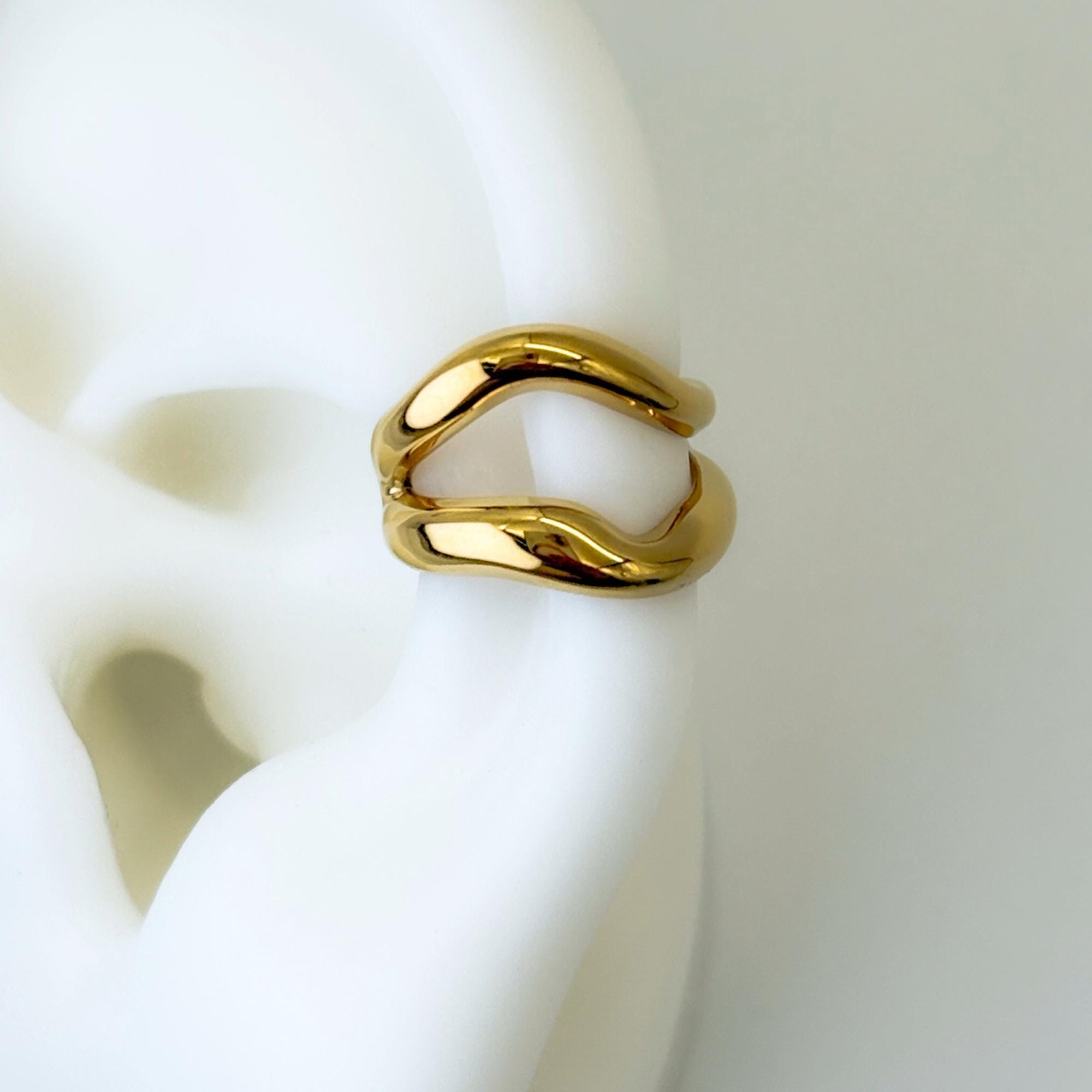 Wave Gold Ear Cuff, Stainless Steel, Non Pierced Cuff, Single Band Cuff, Cartilage Cuff, Ring C-shaped, Feminine Ear Cuff, Waterproof, Gift