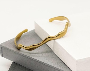 Gold Wave Cuff Bracelet, Waterproof Stainless Steel Bangle, Minimalist Wavy Arm Cuff, Tarnish-Free