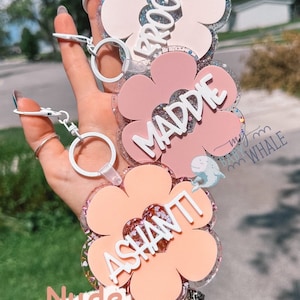 Personalized Flower Backpack Tag, Glitter Name Bag Charm, Custom School Bag Tag, Back to School Gift, Kids Backpack Name Tag, Bogg Bag Charm Bild 5