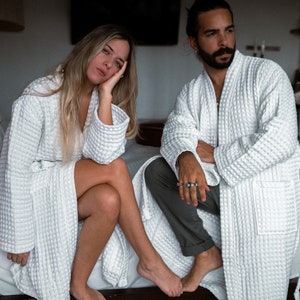 Organic waffle robe, organic robe, bathrobe, organic bathrobe, unisex bathrobe, krem, chai, tea, coffee, unisex, couple, white, luxury