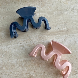 Medium Wave Claw Clip, Rosa, Blau, Grün Haarspange, gewellte Form Acryl Haarschmuck - Kaufen Sie 1 und erhalten Sie 2 gratis