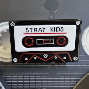 セール - Stray Kids SKZ HOPアルバムにインスパイアされたレトロカセットテープヘアークロウクリップアクセサリー