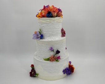 Piñata pour gâteau de mariage, décorée de fleurs aux tons de bijoux, un jeu de société idéal pour ajouter de l'amusement et du rire à votre réception de mariage