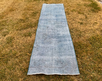 ブルーのオーバーダイウールランナーラグ：ヴィンテージトルコ廊下敷き