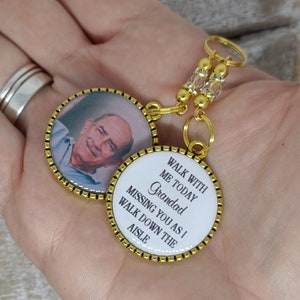 Ciondolo con foto di bouquet da sposa in oro: regalo commemorativo