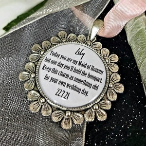 Customisable Maid of Honor Bouquet Charm: Personalised Wedding Keepsake Gift with Name and Date - Bridal Party Favor with Choice of Ribbon