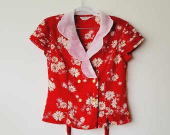 80s Red Floral Wrap Blouse with Exaggerated Scalloped Collar. Vintage Flirty Red Double Breasted Top with Tie Waist and Pleated Cap Sleeves