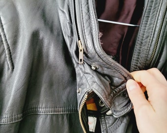 90s 00s leather jacket スイングトップ　短丈　y2k 本革 Vintage 90s Black Leather Men's Biker Jacket. Boxy Fit Soft