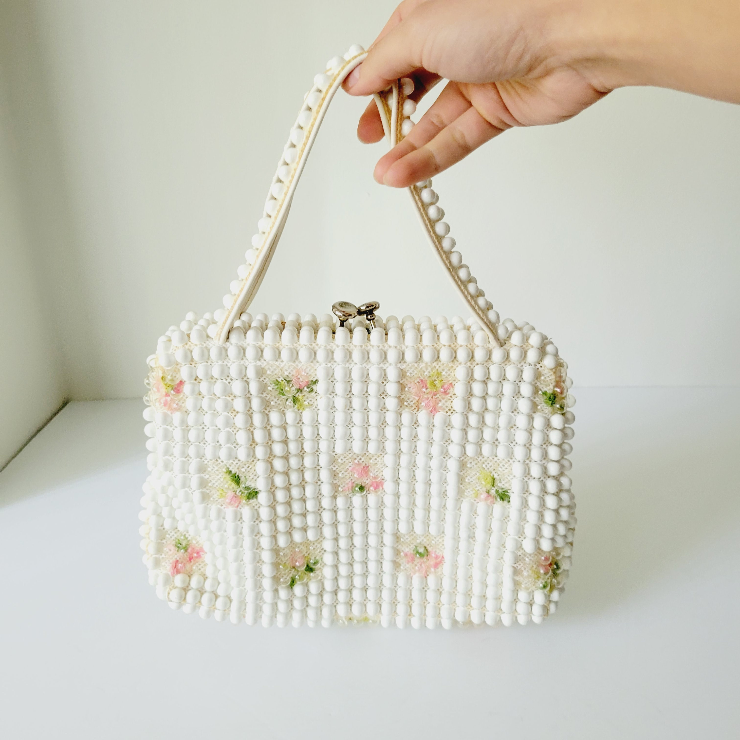Vintage Beaded Handbag, White Floral Beaded Purse, 1960s Top  display picture 1