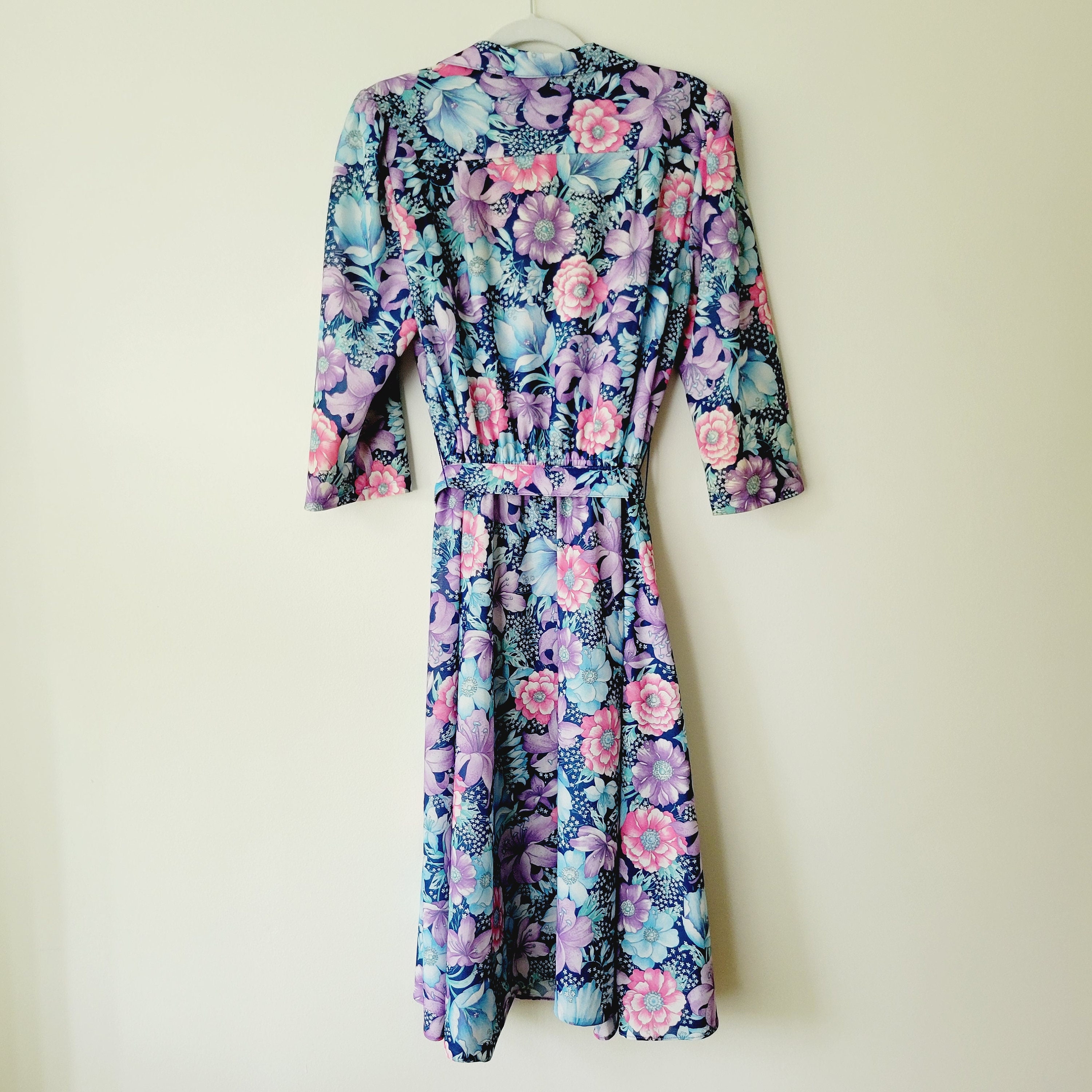 Vintage 70s Bright Pastel Floral Shirtdress. Retro