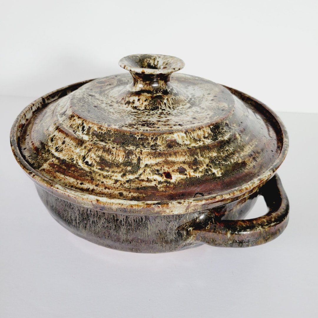 Large Studio Pottery Casserole Dish With Lid. Rustic Speckled Handmade