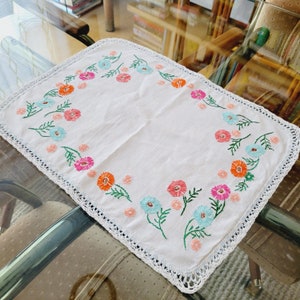 Floral Embroidered Vintage Table Runner. Cottagecore Flower Table Linen. Boho Americana Centerpiece Mat. Handmade Needlepoint Runner