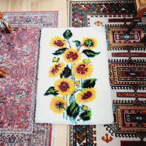Kitschy 70s Sunflower Latch Hook Tapestry or Rug. Fluffy Tufted Rya Rug. Flower Power Latch Hook