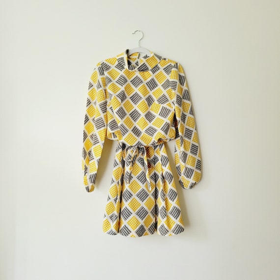Vintage 70s Yellow Diamond Print Dress with Tie Waist Vintage 70s Yellow Diamond Print Dress with Tie Waist