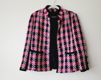 Kurtka tweedowa w kolorze różowej pepitki w stylu vintage – rozmiar damski M