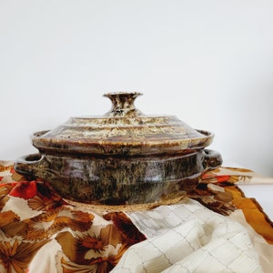 Large Studio Pottery Casserole Dish with Lid. Rustic Speckled Handmade Pottery Crock Pot. Earthy Glaze Vintage Stoneware Kitchenware