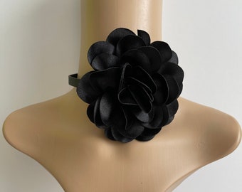 Collier ras de cou fleur rose en soie noire collier tour de cou fleur noire collier tour de cou fleur rose femme accessoires accessoires de mariage