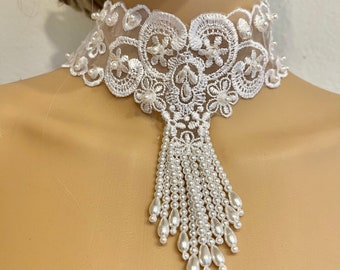 Collana girocollo da sposa con perle e pizzo, accessorio da matrimonio bianco