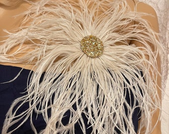 Broche de pluma de avestruz: ramillete blanco roto, accesorio de fiesta