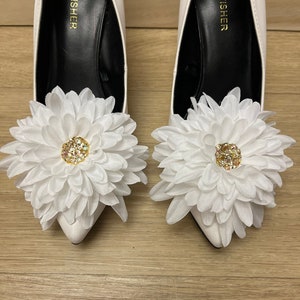 White flower shoe clips wedding accessories white gold flower shoe clips bridesmaids shoe clips gifts wedding accessories shoes accessories