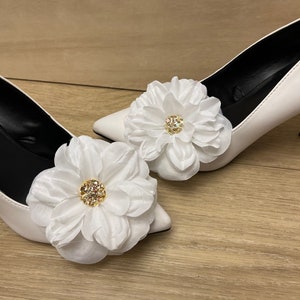 White flower shoe clips wedding flower shoe clips accessories bridal shoe clips accessories wedding accessories shoes accessories gifts