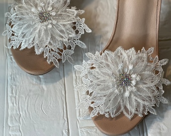 White lace flower shoe clips bride flower shoe clips wedding accessories wedding shoe clips bridal lace flower shoes clips accessories