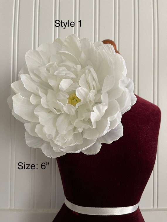 White flower brooch deals