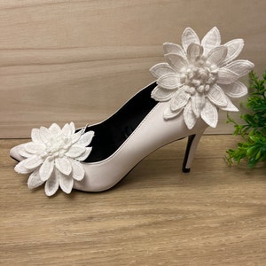 Bride white flower shoe clips large white shoe clips white bridal flower white shoe decor flower shoe clips for shoes wedding shoe clips