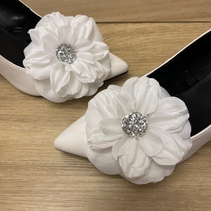 White flower  wedding shoe clips women’s white flower shoe clips bridal white flower shoe clips accessories wedding shoe clips gifts for her