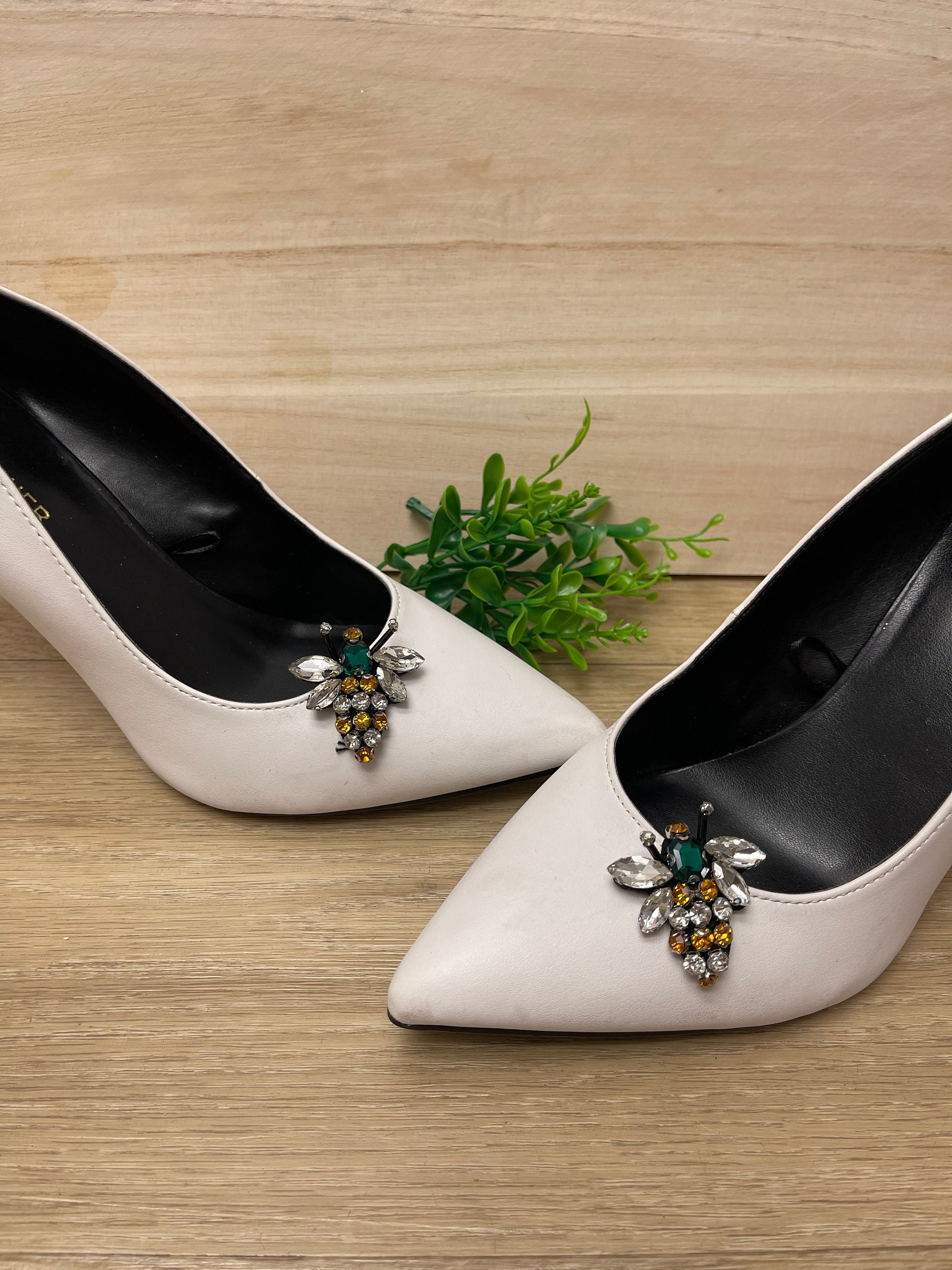 AE26　鼈甲　ブローチ Amazon.com: UxicRuya Bee Brooches for Women Honey Bee Brooch