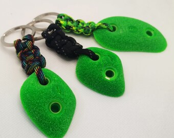 Llavero de paracord y agarre de escalada verde