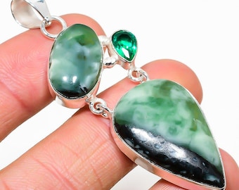 Ciondolo in giada nefrite e smeraldo in argento sterling 925 / Ciondolo con pietre preziose realizzato a mano / Gioiello artigianale in argento / Regalo per lei
