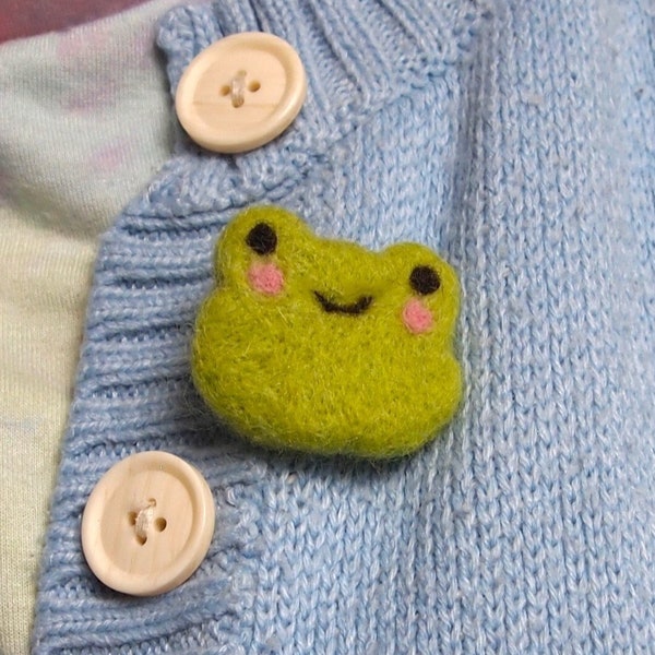 Froggy brooch | handmade felted pin button badge brooch | kawaii cute frog felt brooch cottagecore mushroom