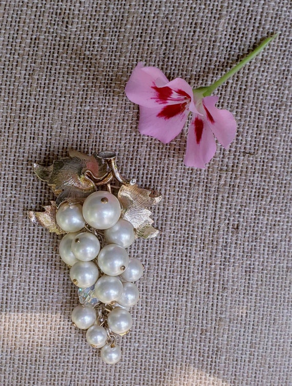 Vintage Gold, Pearl & Crystal Grapevine Brooch - image 3