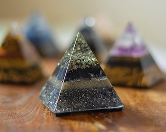 Mini piramide di orgonite Pyrit e Shungite