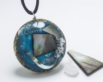 Collana pendente orgonite madreperla