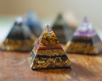 Mini piramide di orgonite in occhio di tigre e shungite