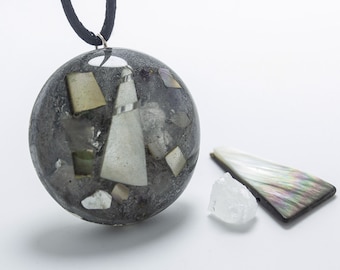 Collana pendente orgonite madreperla