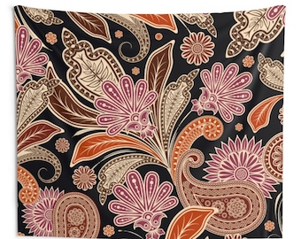 Puede incluir: Un tapiz con un patrón de paisley en tonos marrones, naranjas y rosas sobre un fondo negro.