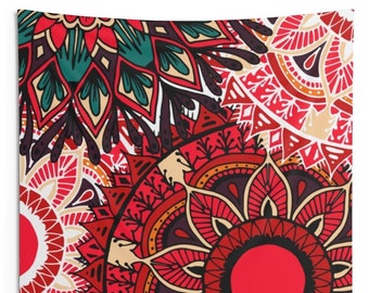 Puede incluir: Un tapiz con un diseño de mandala colorido. El mandala está hecho de colores rojo, naranja, amarillo, verde y azul. El mandala está rodeado de un fondo blanco.