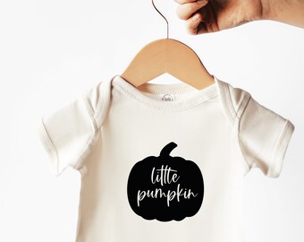 Pequeña calabaza SVG, Archivo Cricut de calabaza, Primer Halloween del bebé, Camisa de calabaza bebé, Calabaza Png, Calabaza bebé Svg para Cricut