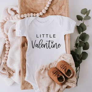 Little Valentine Heart SVG, 1ª roupa de dia dos namorados, arquivo de corte do dia dos namorados, arquivo Little Valentine Cricut, roupa de bebê Little Valentine