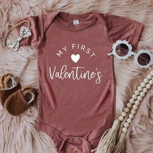 Meu Primeiro Dia dos Namorados SVG, Primeiro Arquivo Cricut do Dia dos Namorados, Arquivo de Corte do Dia dos Namorados, Primeiros Namorados do Bebê, Primeira Roupa do Dia dos Namorados