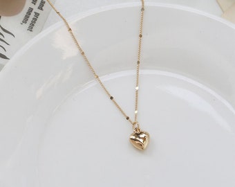 Minimalist Necklace with Heart Pendant, Fine Necklace Gold, Choker Heart