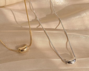 Dainty gold chain with small pendant, minimalist necklace gold