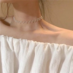 Dainty choker, simple necklace in silver image 1