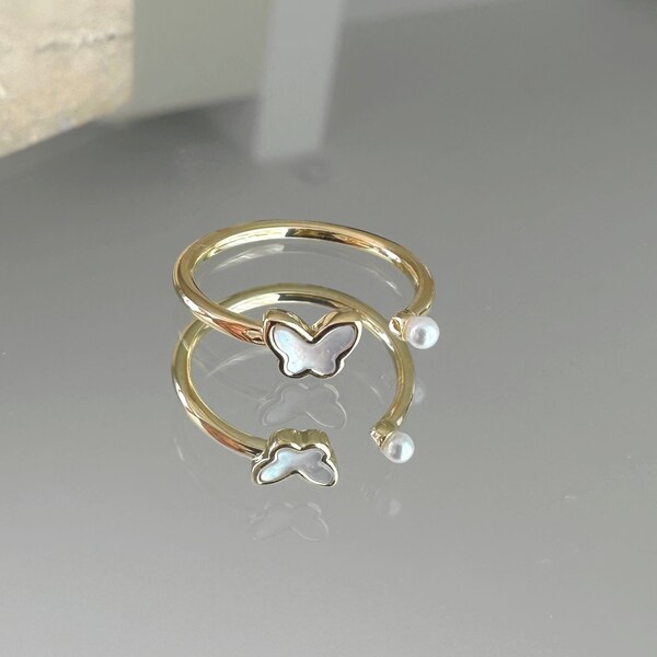 Bague or fin avec papillon nacre, bague or avec perle, bague midi or, bague superposable